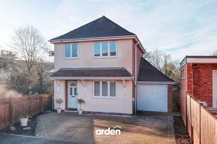 3 Bedroom Detached House For Sale In Walkwood Road, Redditch, B97