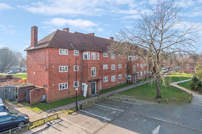 1 Bedroom Flat To Rent In Oxhey Drive, Watford, WD19