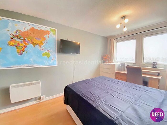 1 Bedroom Flat To Rent In Brecon Flats, Westcliff On Sea, SS0