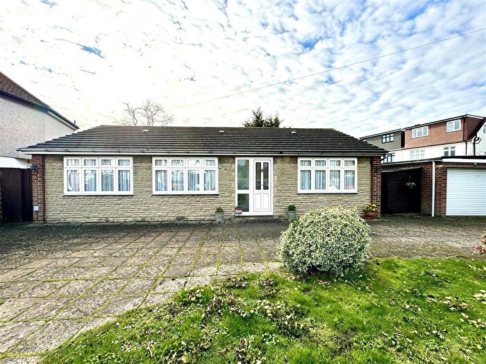 2 Bedroom Detached Bungalow For Sale In Haslemere Road, Bexleyheath, DA7