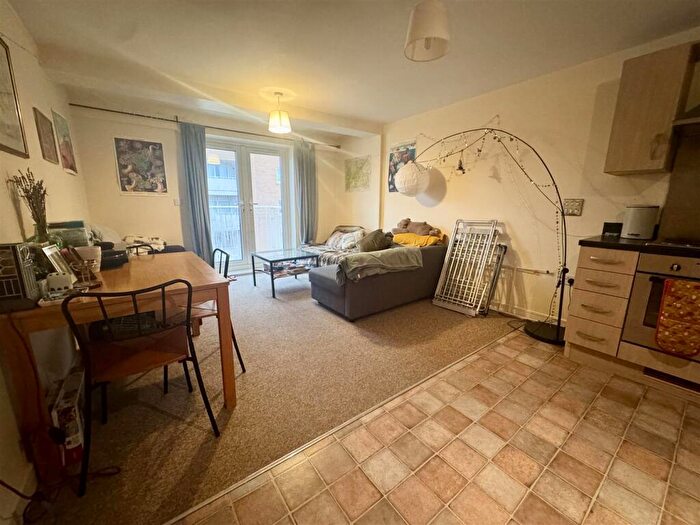 2 Bedroom Apartment To Rent In Overstone Court, Cardiff Bay, CF10