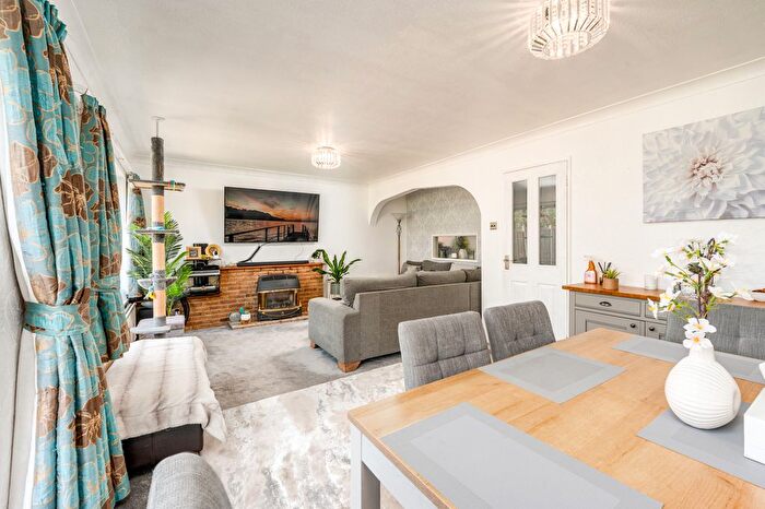 3 Bedroom Detached House For Sale In Ashleigh Drive, Birmingham, B20