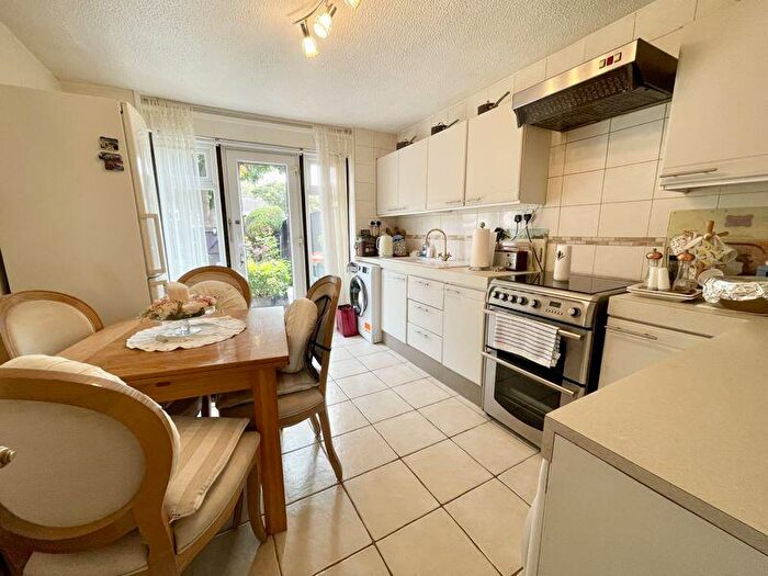 3 Bedroom Terraced House For Sale In Enfield Close, Dunstable, LU5
