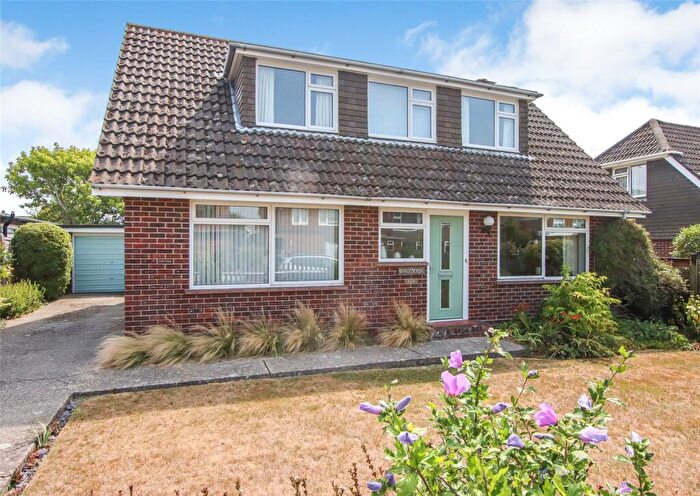 3 Bedroom Detached House For Sale In Oliver Road, Pennington, Hampshire, SO41