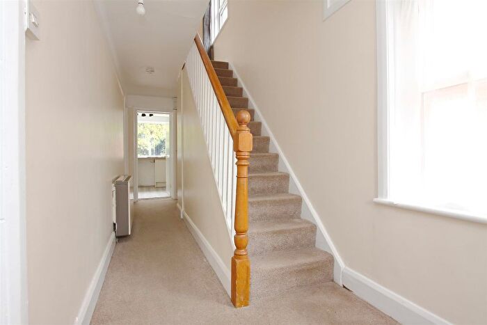 2 Bedroom Detached House For Sale In High Street, Stockbridge, SO20