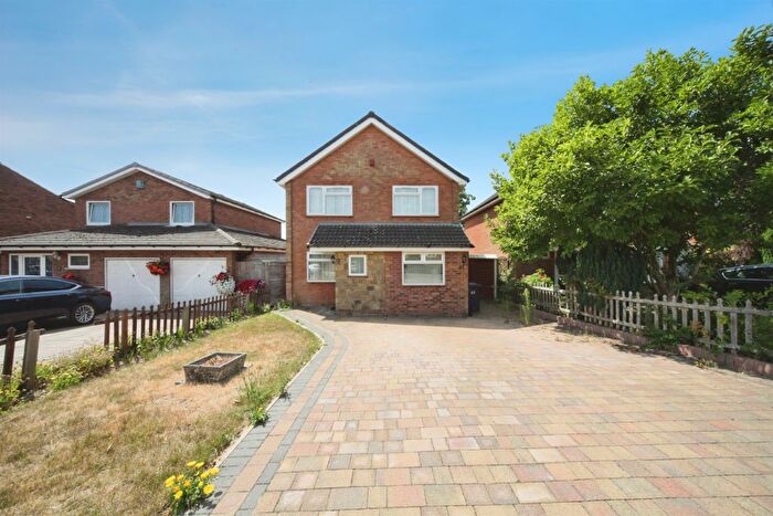 4 Bedroom Detached House For Sale In Hazelwood Close, Luton, LU2