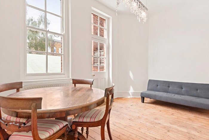 3 Bedroom Flat To Rent In Unity Hall, Florence Street, N1