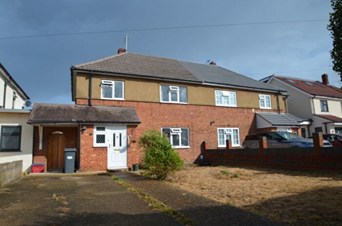 3 Bedroom Semi-Detached House To Rent In Hounslow Road, Hanworth, Feltham, TW13