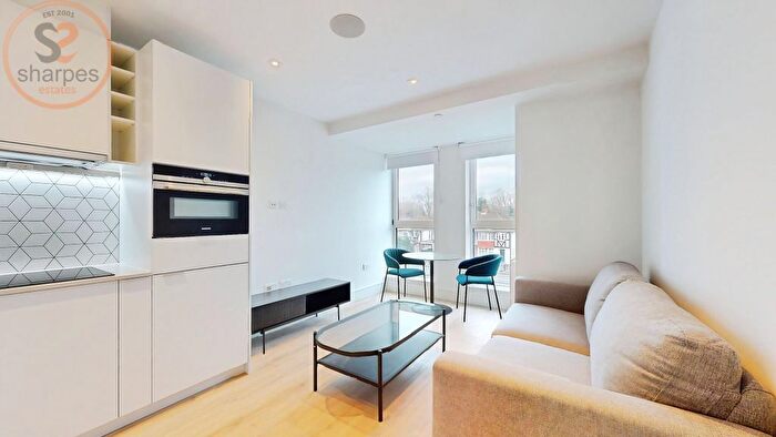 1 Bedroom Flat To Rent In Coombe Hill House, Beverley Way, London, SW20