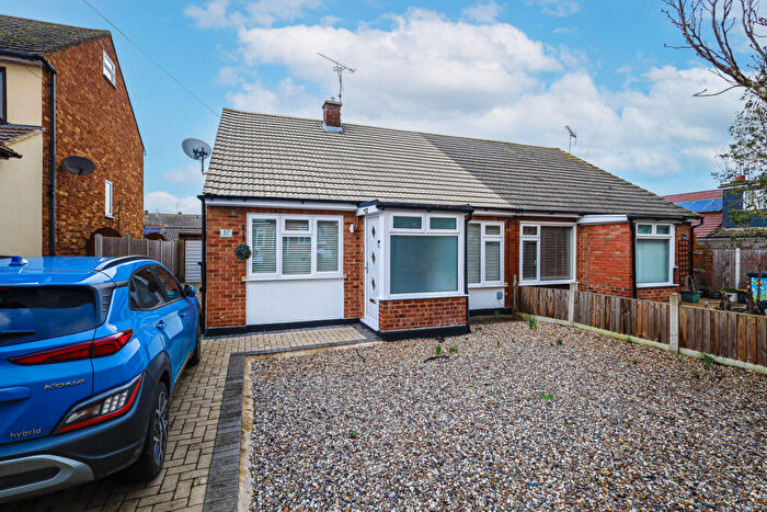 2 Bedroom Semi-Detached Bungalow For Sale In Mayfield Avenue, Hockley, SS5
