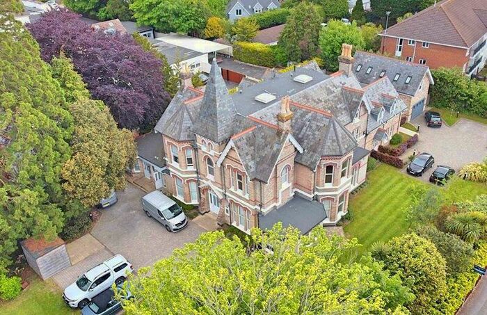 3 Bedroom Flat To Rent In / Bedroom Flat - Cavendish Road £ Pcm - Students & Sharers Welcome - Available Now!, BH1