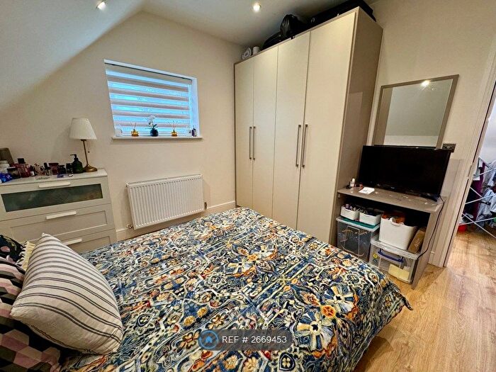 2 Bedroom Flat To Rent In Ossian Road, London, N4
