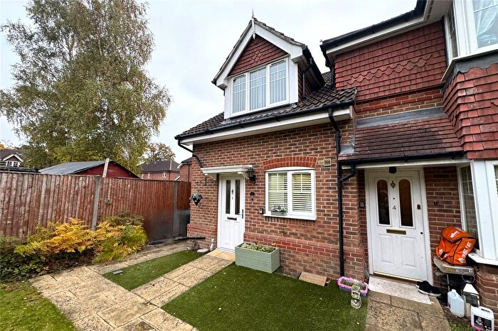 2 Bedroom End Terrace House For Sale In St. Johns Road, Farnborough, Hampshire, GU14