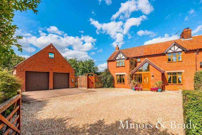 4 Bedroom Semi-Detached House For Sale In Church Cottages, Mileham, King's Lynn, PE32