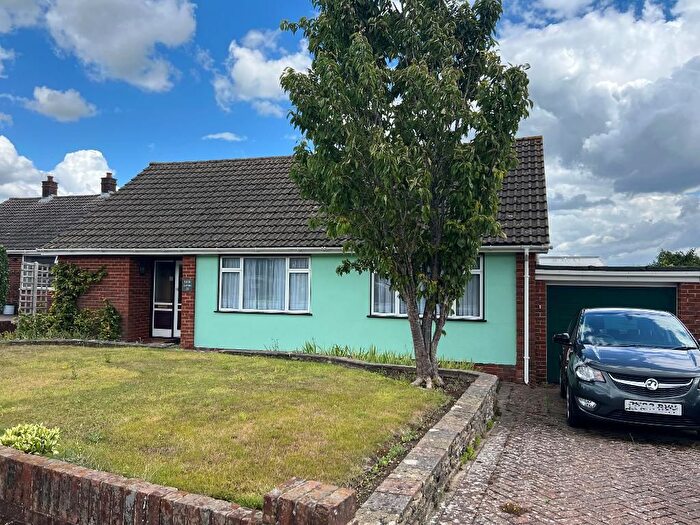 2 Bedroom Detached House For Sale In Coombe Road, Steyning, West Sussex, BN44