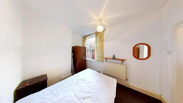1 Bedroom Flat To Rent In Lorne Road, Leicester, LE2