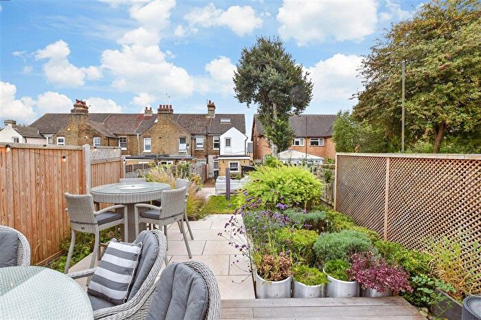 2 Bedroom End Terrace House For Sale In Holborough Road, Snodland, Kent, ME6