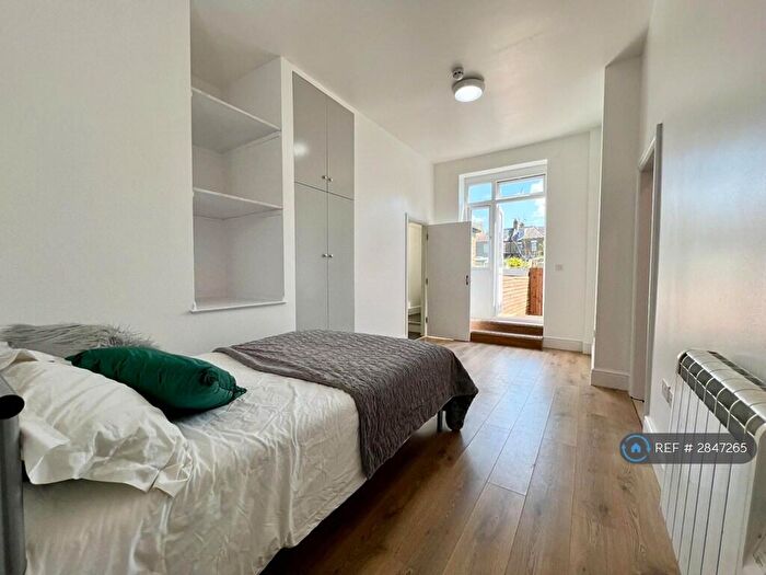 Studio To Rent In Ferme Park Road, London, N4