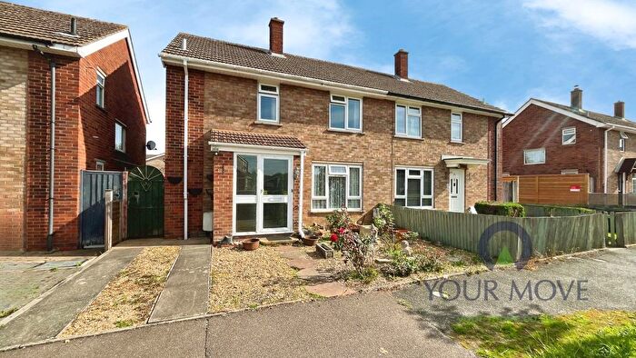 3 Bedroom Semi-Detached House For Sale In Clyde Crescent, Bedford, Bedfordshire, MK41