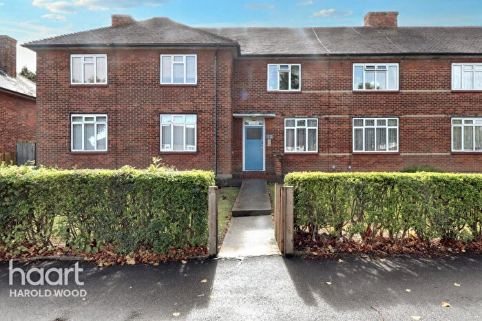 1 Bedroom Flat For Sale In Faringdon Avenue, Harold Hill, RM3