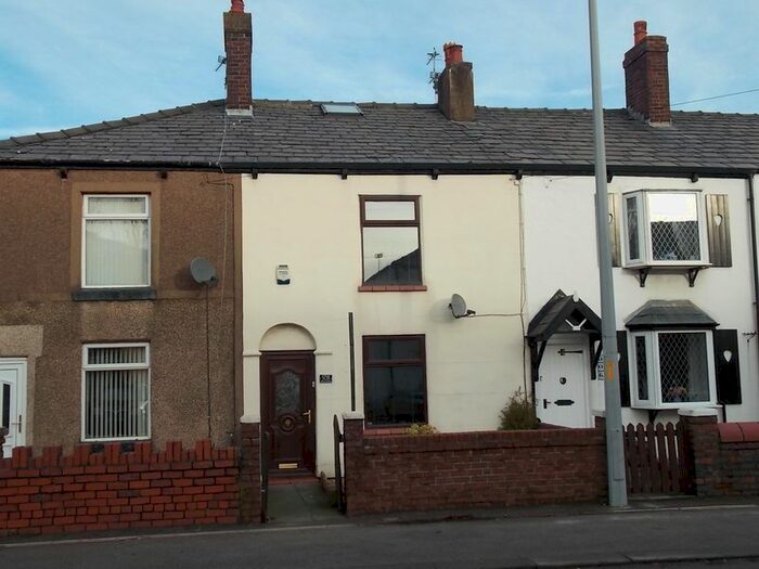 3 Bedroom Terraced House To Rent In Wigan Road, Westhoughton, Bolton, BL5
