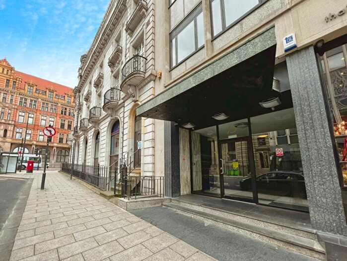 1 Bedroom Flat To Rent In South Parade, Leeds, West Yorkshire, LS1