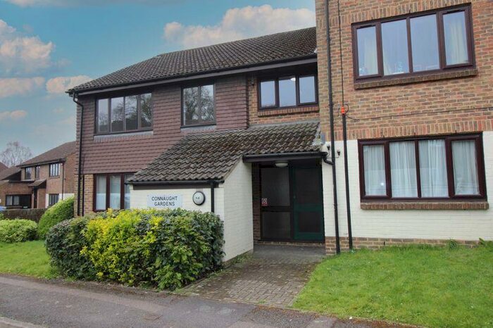 2 Bedroom Flat To Rent In Connaught Gardens, Crawley, RH10