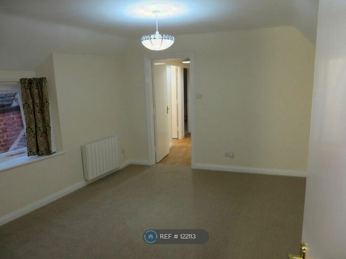 2 Bedroom Flat To Rent In High Street, Cleobury Mortimer, Kidderminster DY14