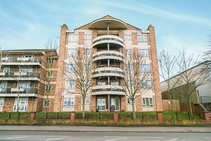 2 Bedroom Flat To Rent In Branagh Court, Reading, RG30