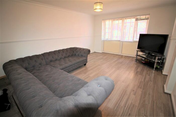2 Bedroom Flat To Rent In Aragon Close, Hemel Hempstead, Hertfordshire HP2