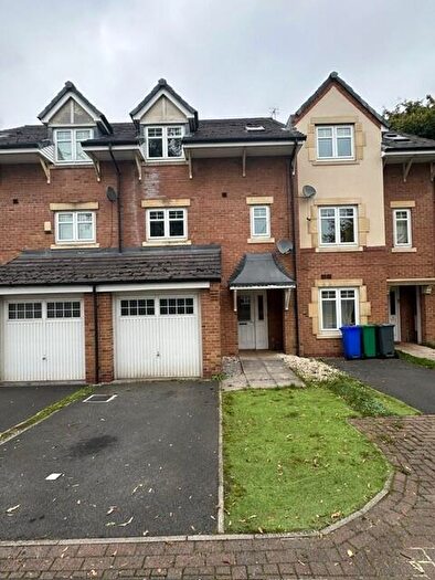4 Bedroom Town House To Rent In Cinnamon Close, Northenden, M22