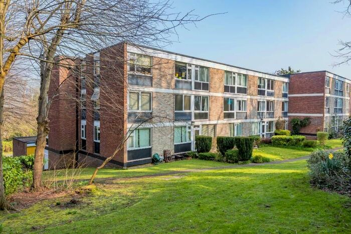 3 Bedroom Flat To Rent In Westacre Close, Westbury-On-Trym, Bristol, BS10