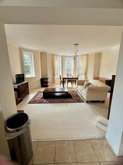 2 Bedroom Flat To Rent In West Overcliff Drive, Westbourne, Bournemouth, BH4