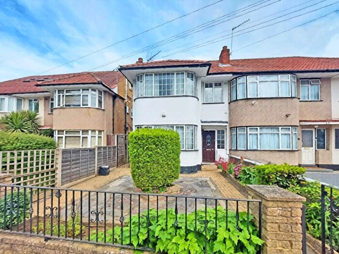 3 Bedroom End Of Terrace House For Sale In Lucas Aveue, Harrow, HA2