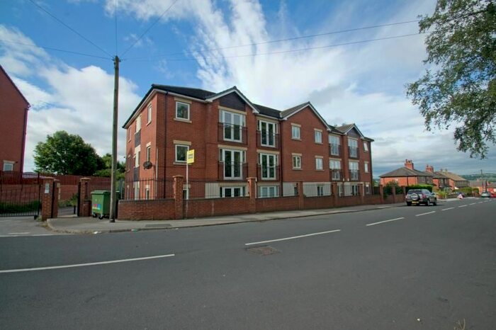 2 Bedroom Flat To Rent In Valley View, Vesper Road, Kirkstall, Leeds, LS5