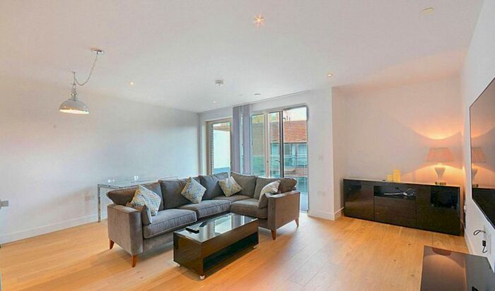 2 Bedroom Flat To Rent In Blackwood Apartments, Elephant And Castle, London, SE17