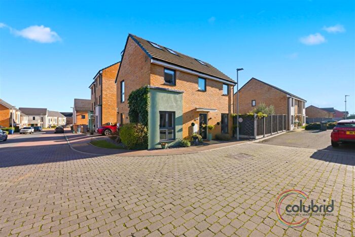 5 Bedroom Detached House For Sale In Belhouse Avenue, Aveley, RM15