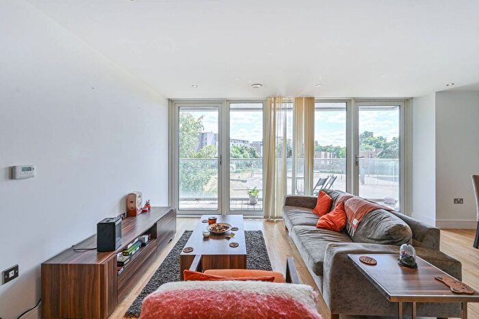 3 Bedroom Flat To Rent In Seager Place, Deptford, London, SE8