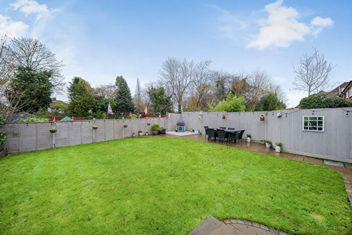 1 Bedroom Flat For Sale In Headley Drive, Epsom, KT18