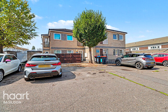1 Bedroom Apartment For Sale In Redgrave Road, Basildon, SS16
