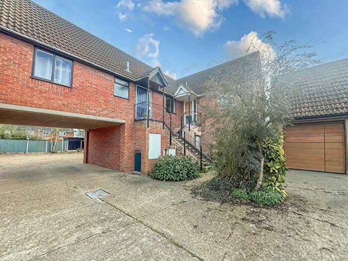 1 Bedroom Apartment For Sale In Moorcroft, Rochford, SS4