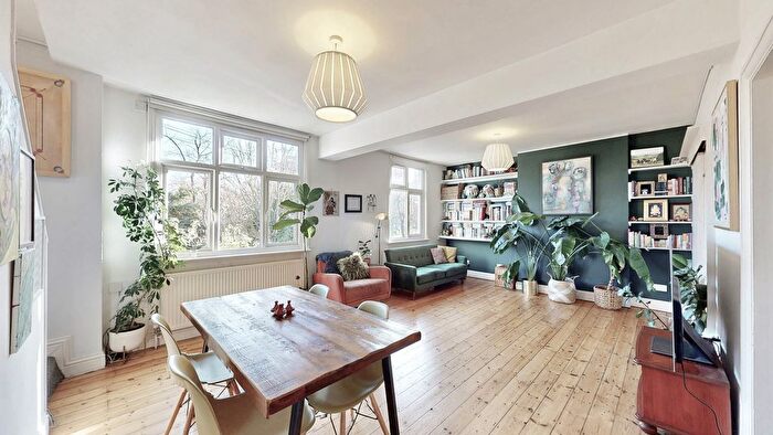 2 Bedroom Maisonette For Sale In Park View Road, Tottenham, N17