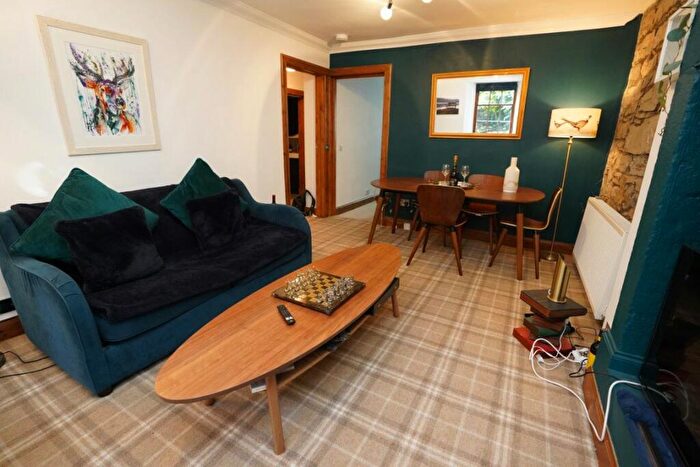 2 Bedroom Flat To Rent In Cheyne Street, Edinburgh, EH4
