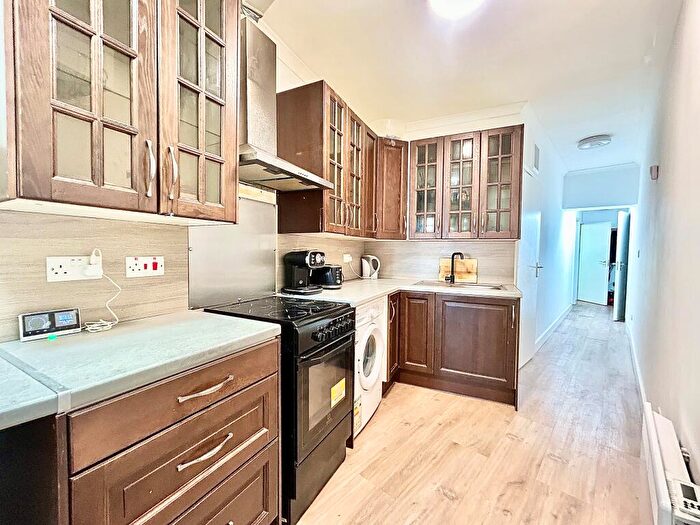 2 Bedroom Flat To Rent In Markmanor Avenue, Walthamstow, E17