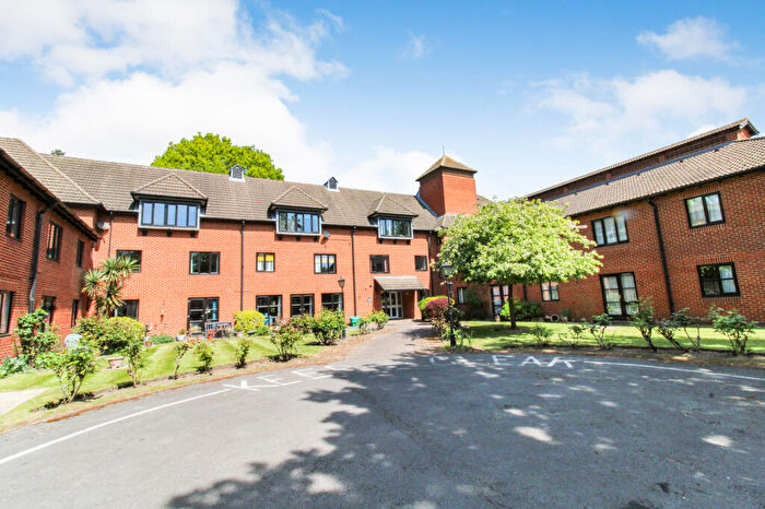 1 Bedroom Apartment For Sale In Farley Court, Church Road East, Farnborough, GU14