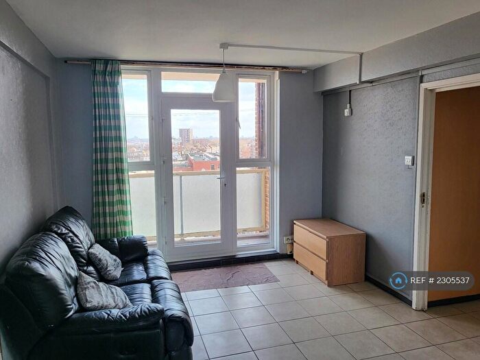 2 Bedroom Flat To Rent In Amhurst Park, London, N16