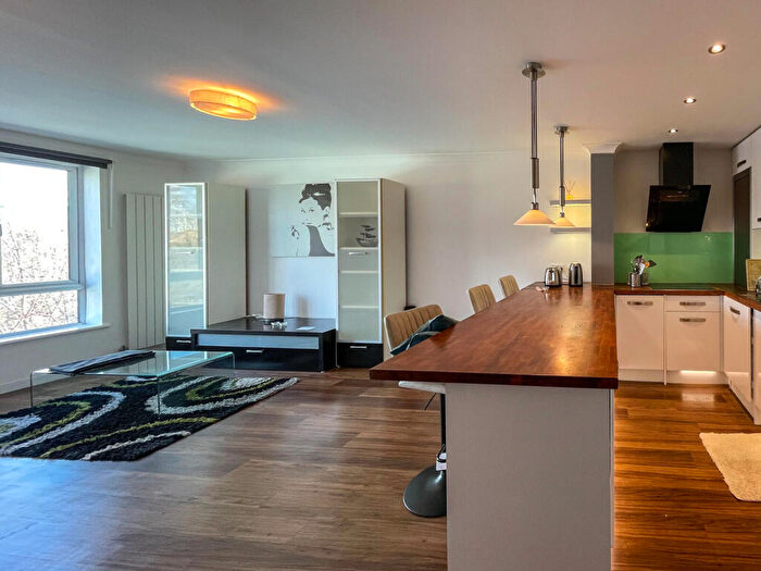 2 Bedroom Flat To Rent In Ensign Street, Tower Hill, London, E1