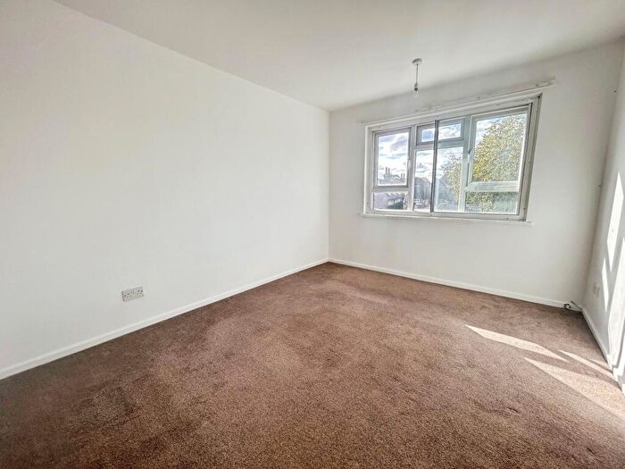 2 Bedroom Flat To Rent In The Broadway, Thatcham, Berkshire, RG19
