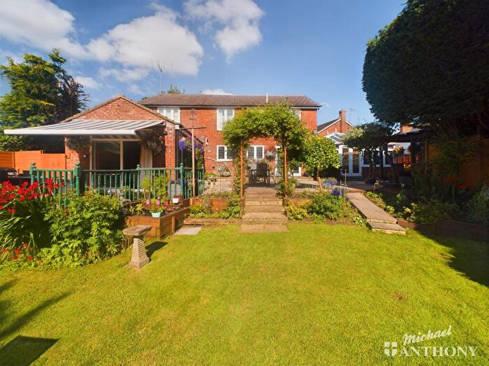 5 Bedroom Detached House For Sale In Orchard Way, Wing, LU7