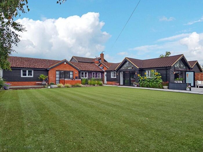 4 Bedroom Barn Conversion For Sale In New Road, Maulden, Bedfordshire, MK45